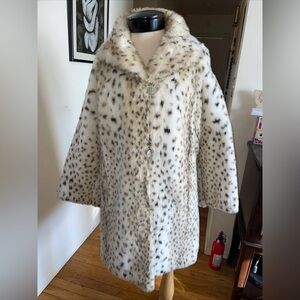 Vintage 1960’s St. Moritz by Sportowne faux fur coat beige brown #5042 size 6